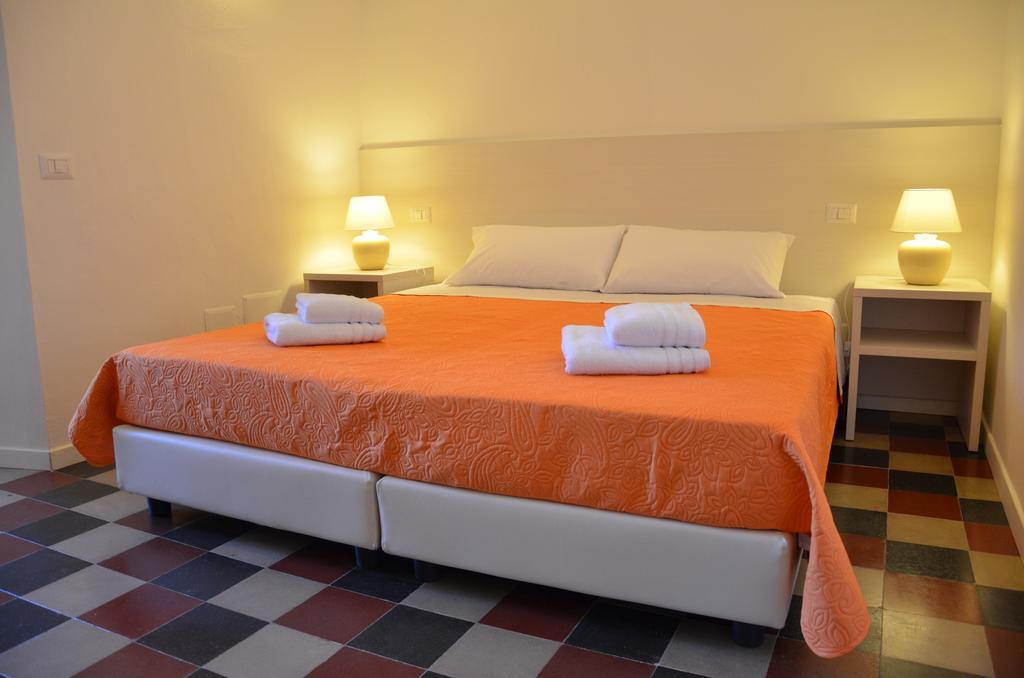 Affittacamere Il Vicoletto Olbia Phòng bức ảnh